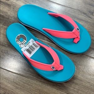 womens pink nike flip flops